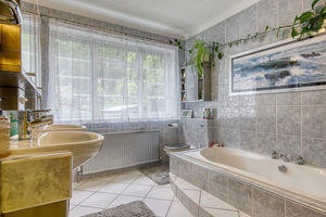 Master Bedroom Ensuite- click for photo gallery